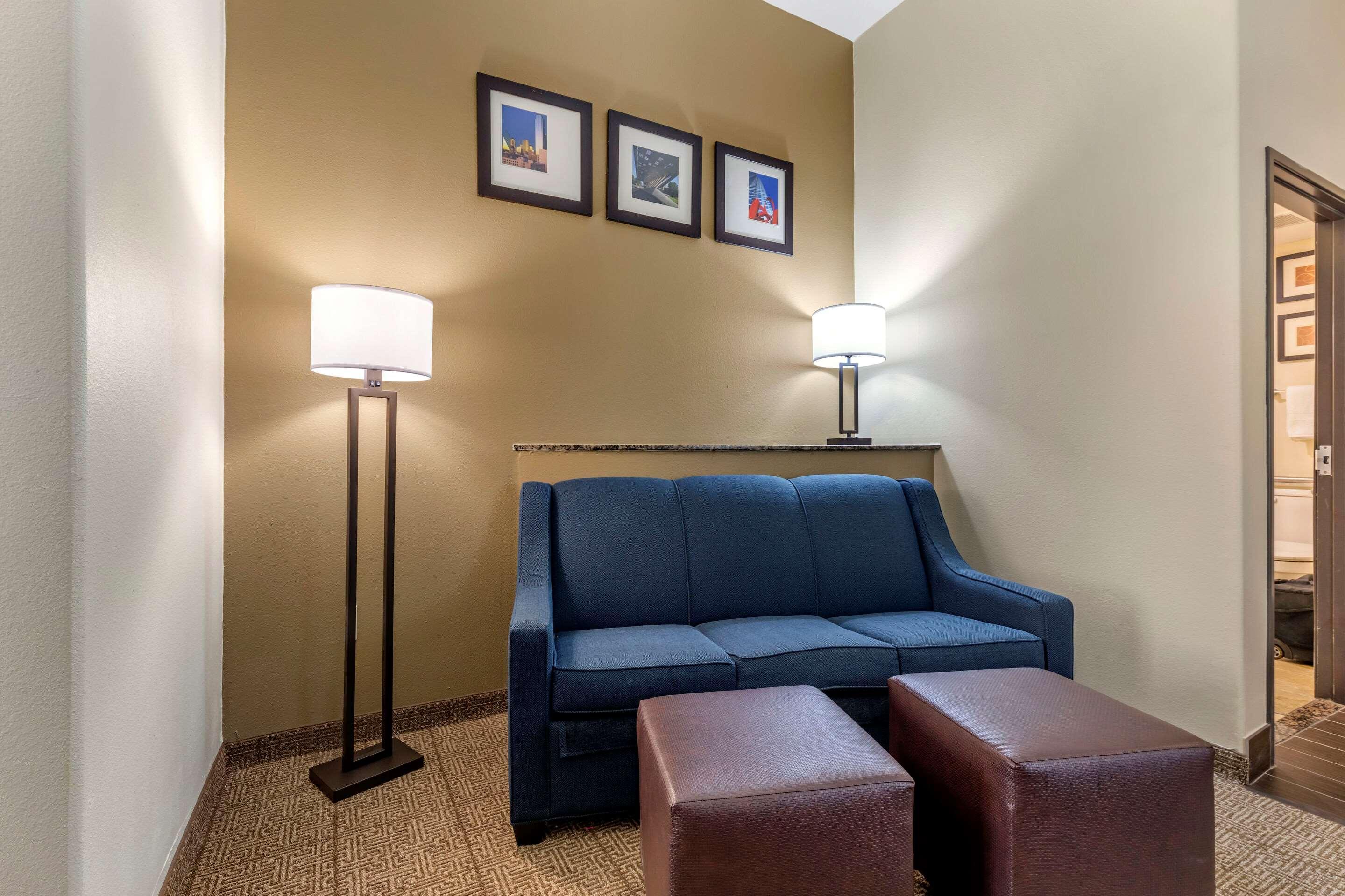 Comfort Suites West Dallas-Cockrell Hill Exteriör bild