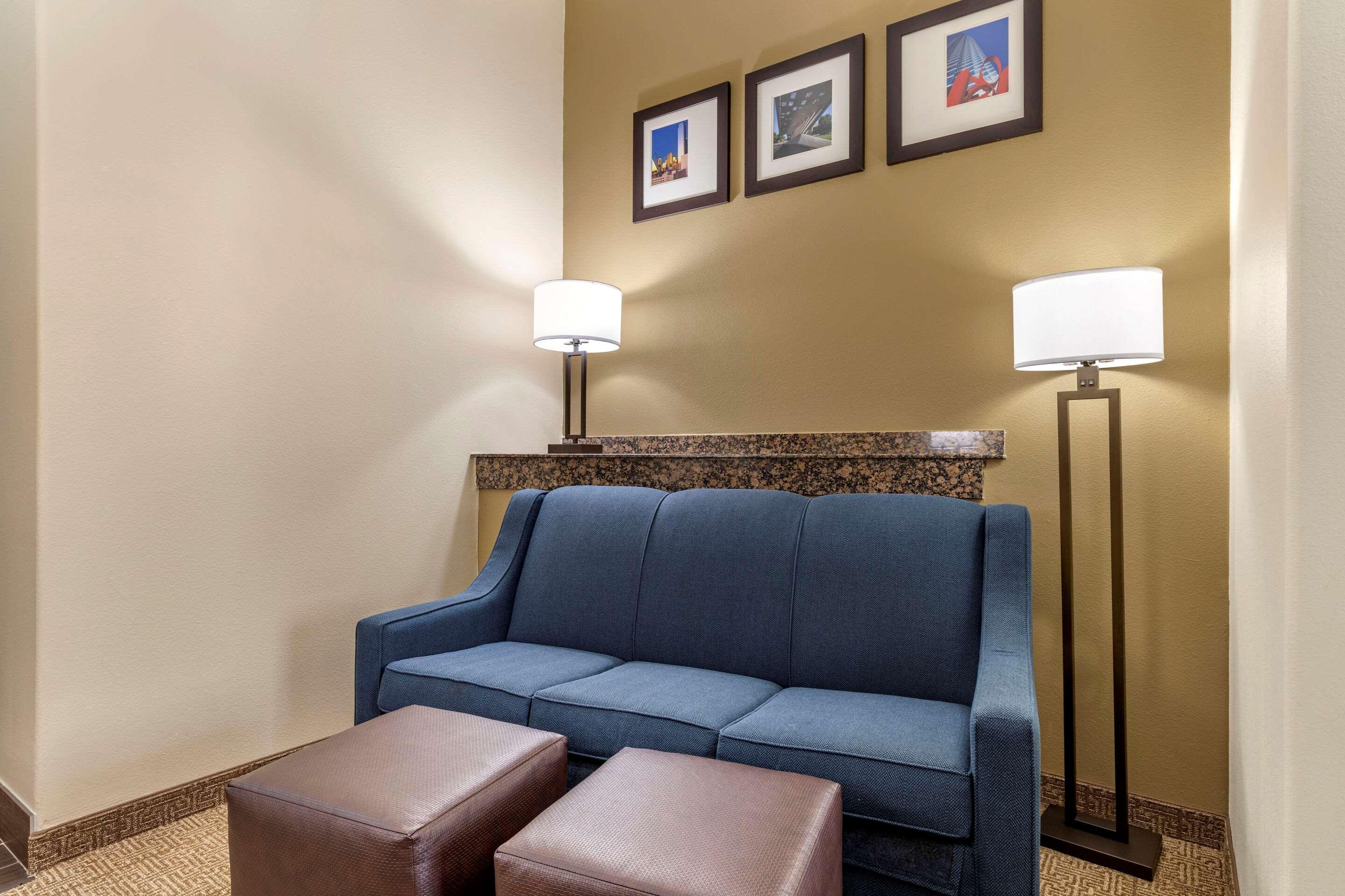 Comfort Suites West Dallas-Cockrell Hill Exteriör bild