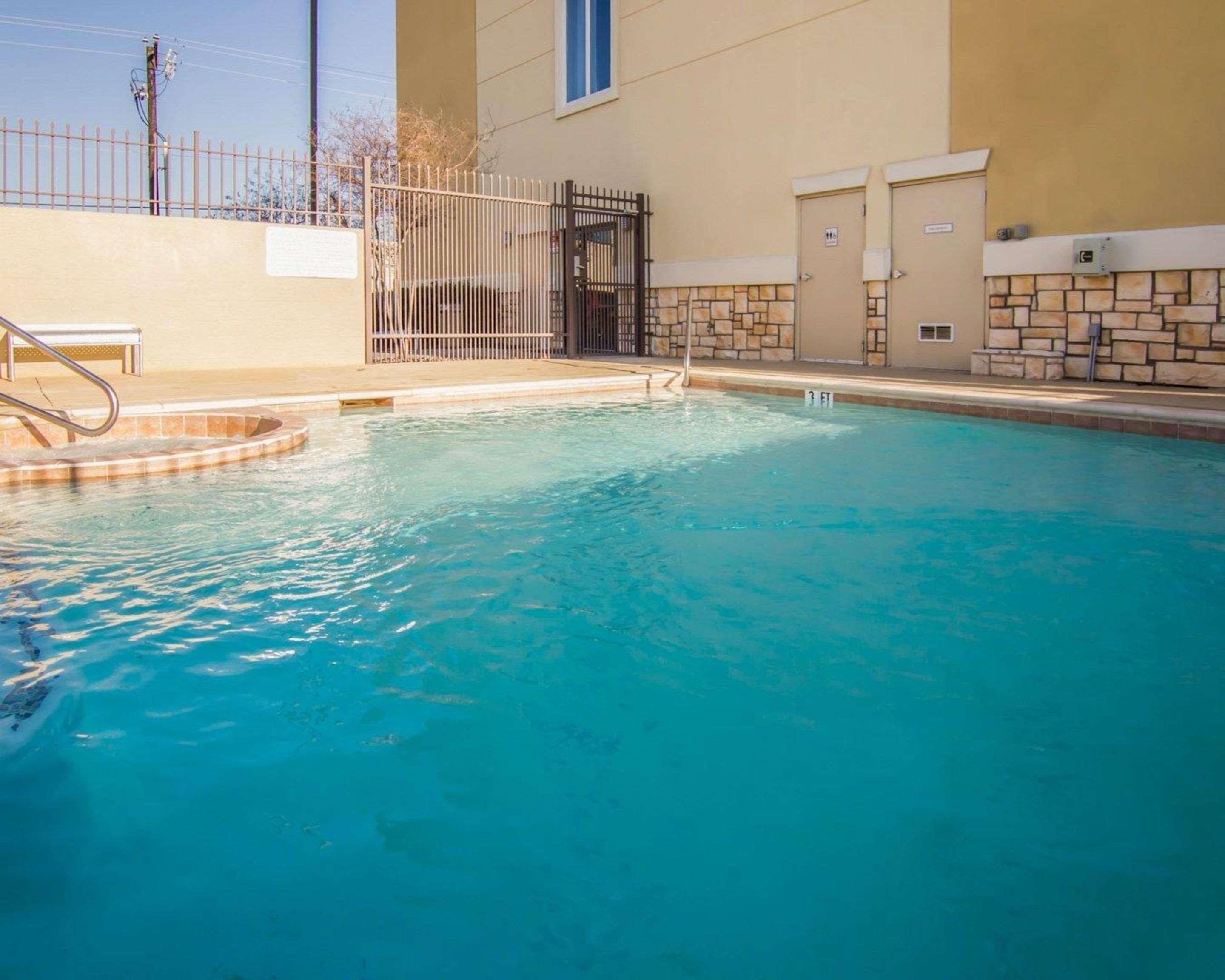 Comfort Suites West Dallas-Cockrell Hill Exteriör bild