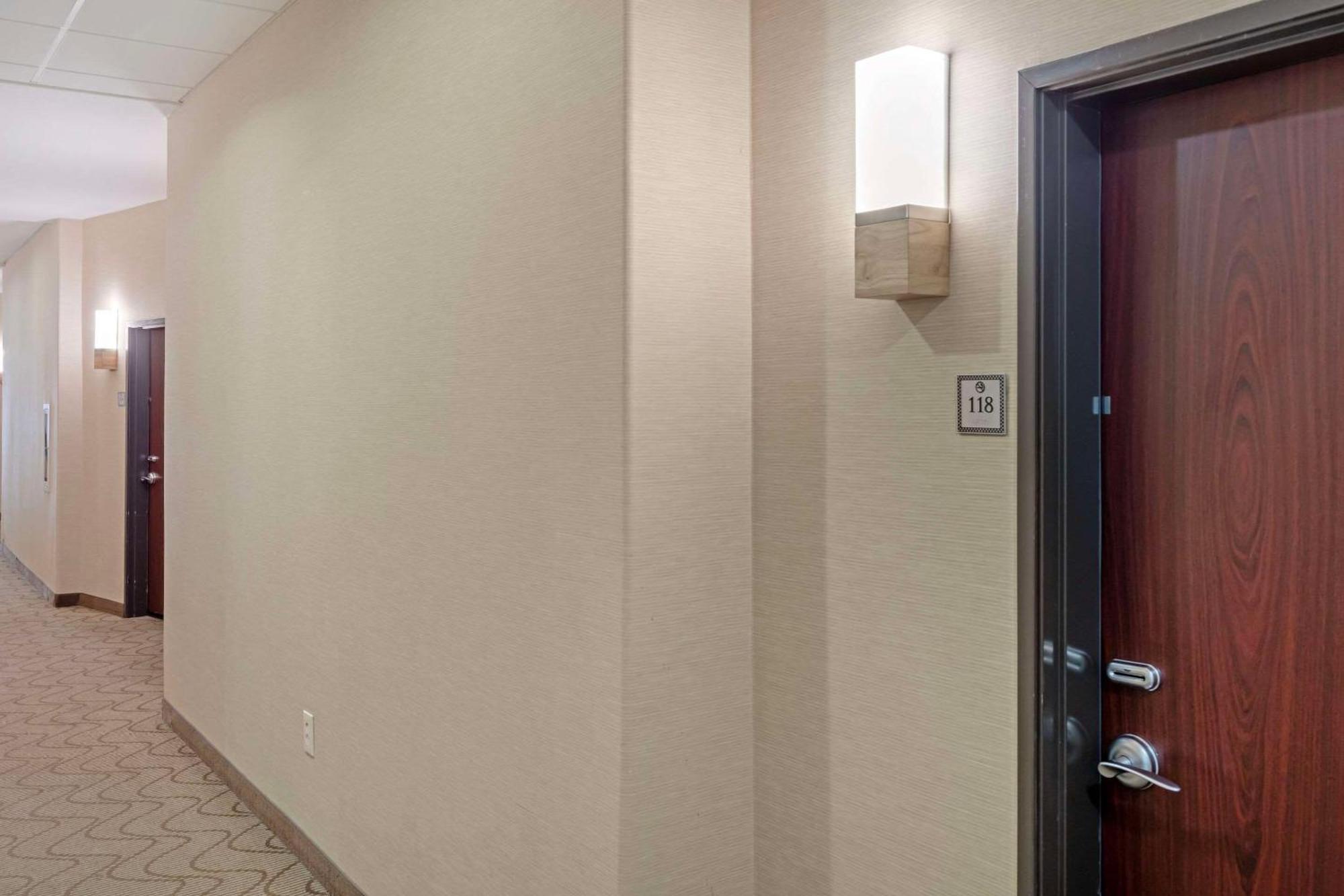 Comfort Suites West Dallas-Cockrell Hill Exteriör bild