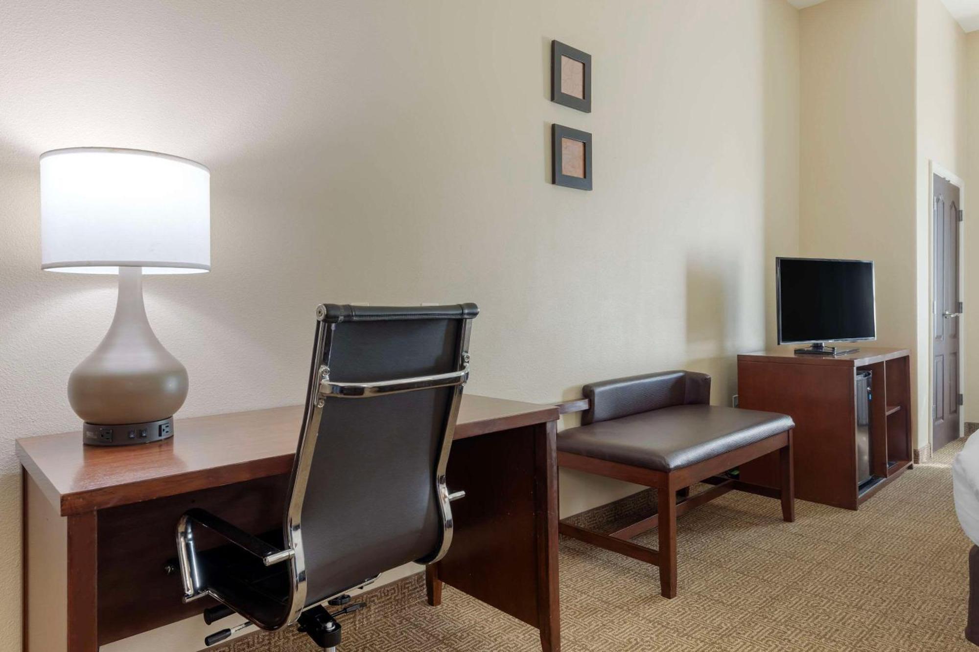 Comfort Suites West Dallas-Cockrell Hill Exteriör bild