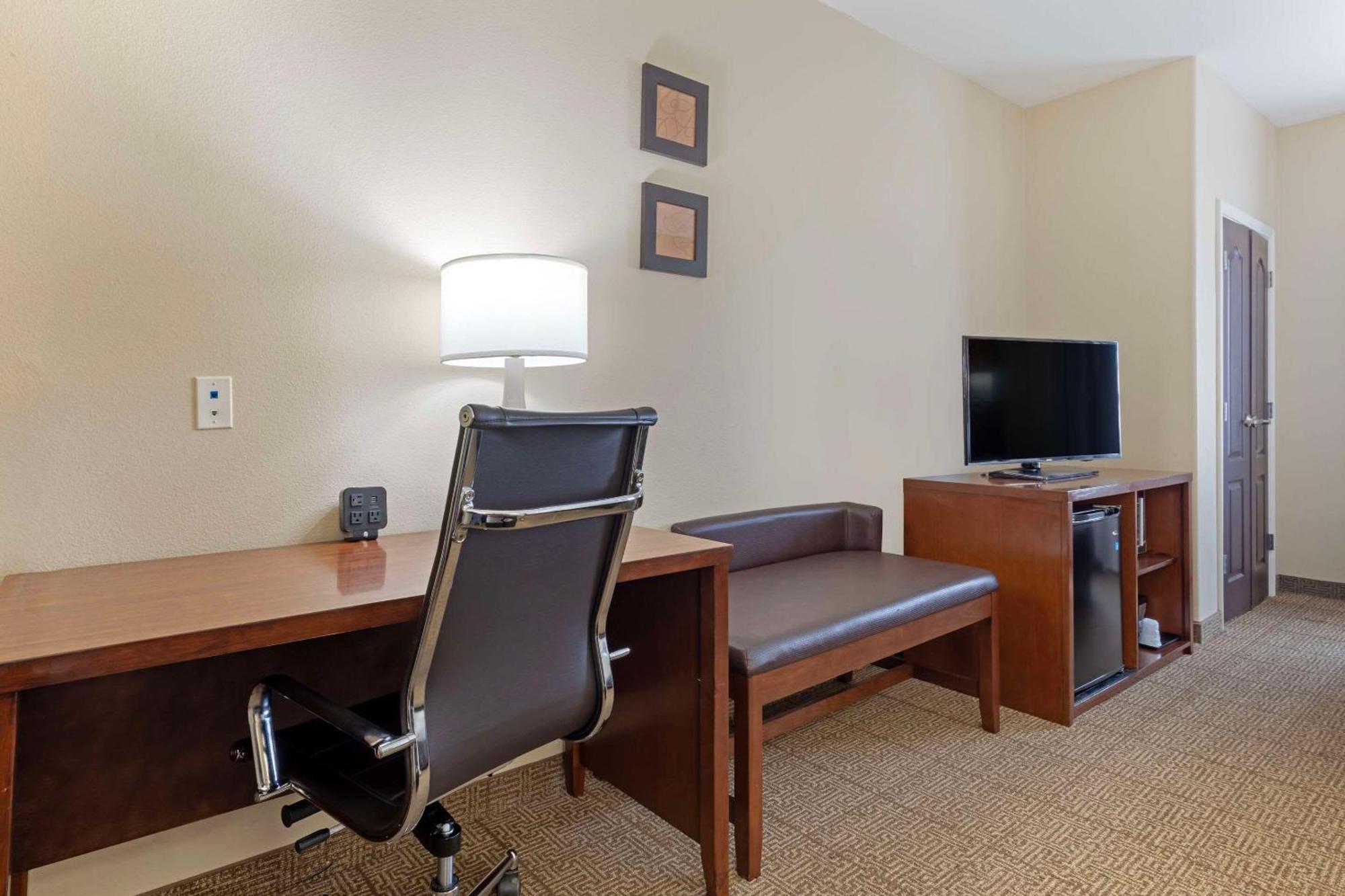 Comfort Suites West Dallas-Cockrell Hill Exteriör bild